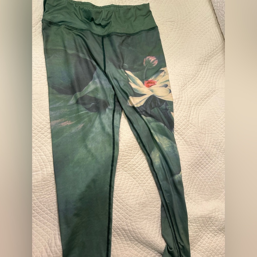 Lotus design leggings